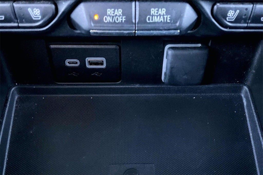 2023 Chevrolet Suburban High Country