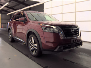 2024 Nissan Pathfinder Platinum