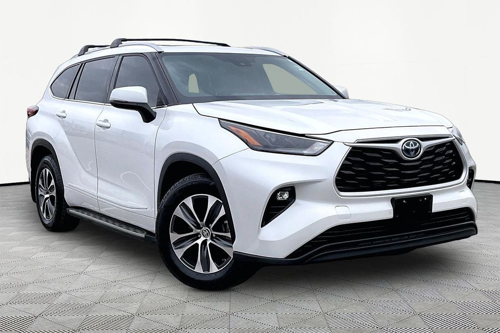 2022 Toyota Highlander Hybrid XLE