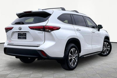 2022 Toyota Highlander Hybrid XLE