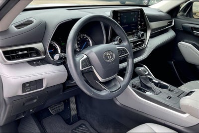 2022 Toyota Highlander Hybrid XLE