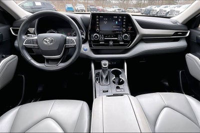 2022 Toyota Highlander Hybrid XLE