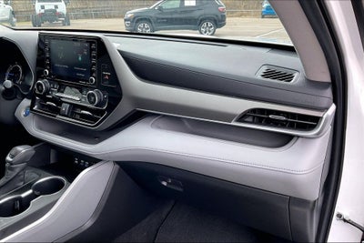 2022 Toyota Highlander Hybrid XLE