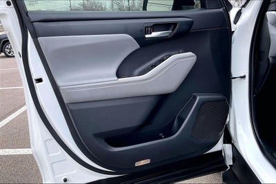 2022 Toyota Highlander Hybrid XLE