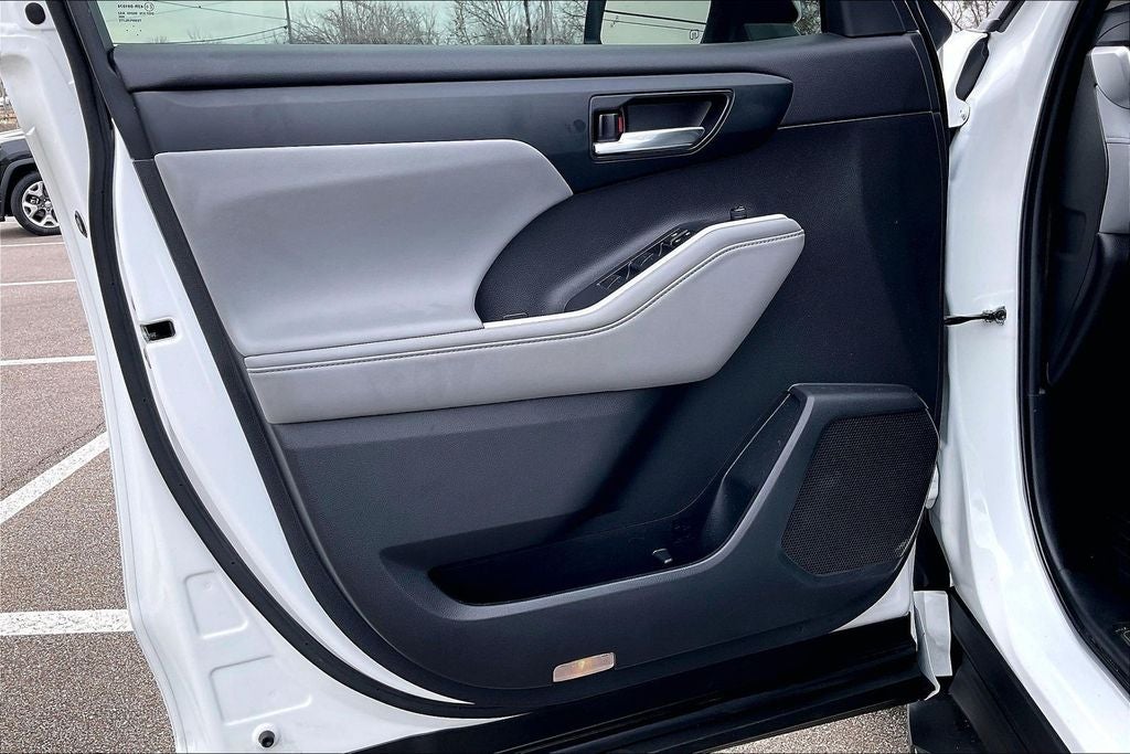 2022 Toyota Highlander Hybrid XLE