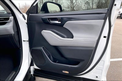 2022 Toyota Highlander Hybrid XLE