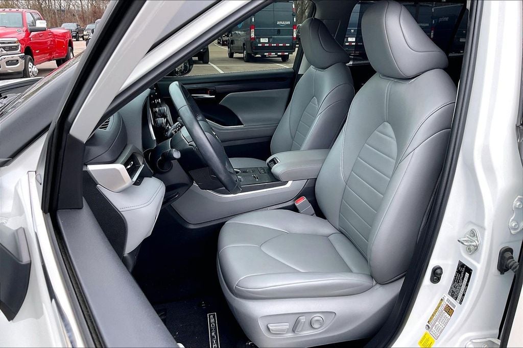 2022 Toyota Highlander Hybrid XLE