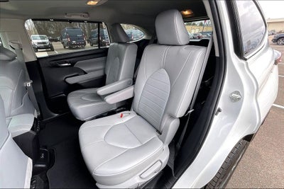 2022 Toyota Highlander Hybrid XLE