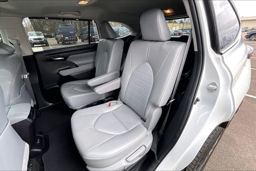 2022 Toyota Highlander Hybrid XLE