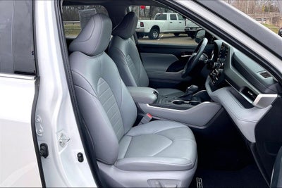 2022 Toyota Highlander Hybrid XLE