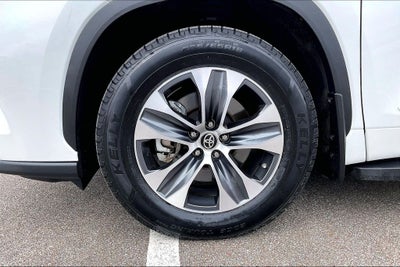 2022 Toyota Highlander Hybrid XLE