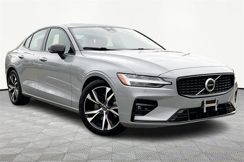 2024 Volvo S60 B5 Core Dark Theme