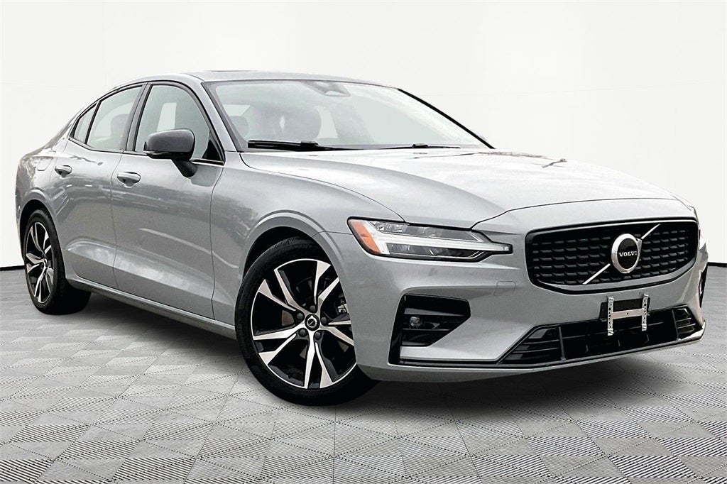 2024 Volvo S60 B5 Core Dark Theme