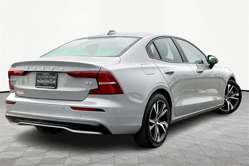 2024 Volvo S60 B5 Core Dark Theme