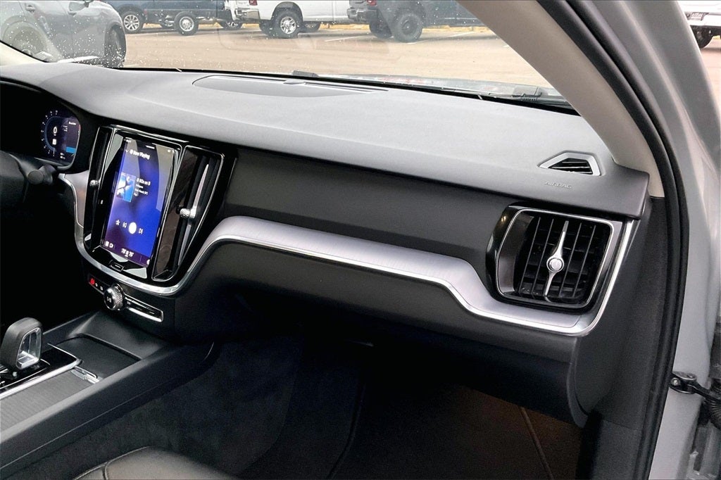 2024 Volvo S60 B5 Core Dark Theme