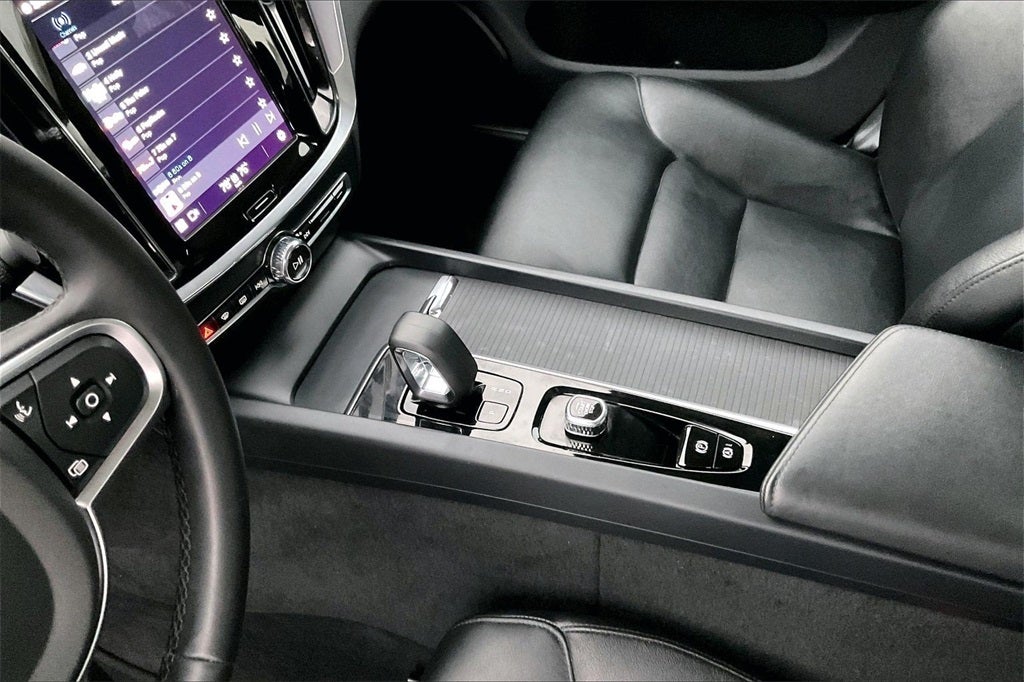 2024 Volvo S60 B5 Core Dark Theme