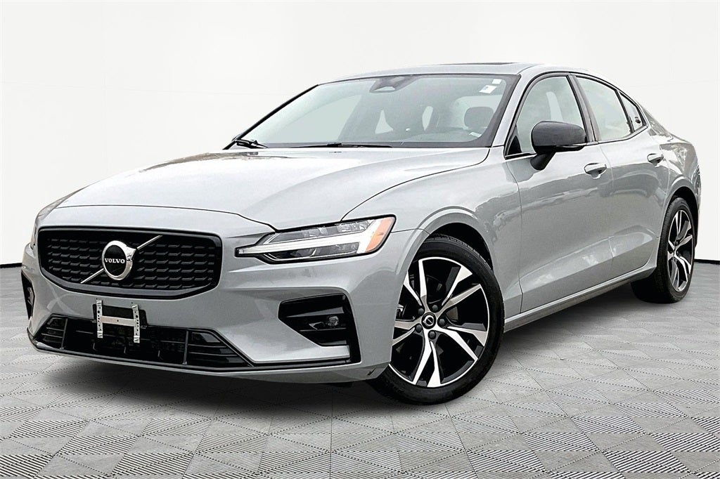 2024 Volvo S60 B5 Core Dark Theme