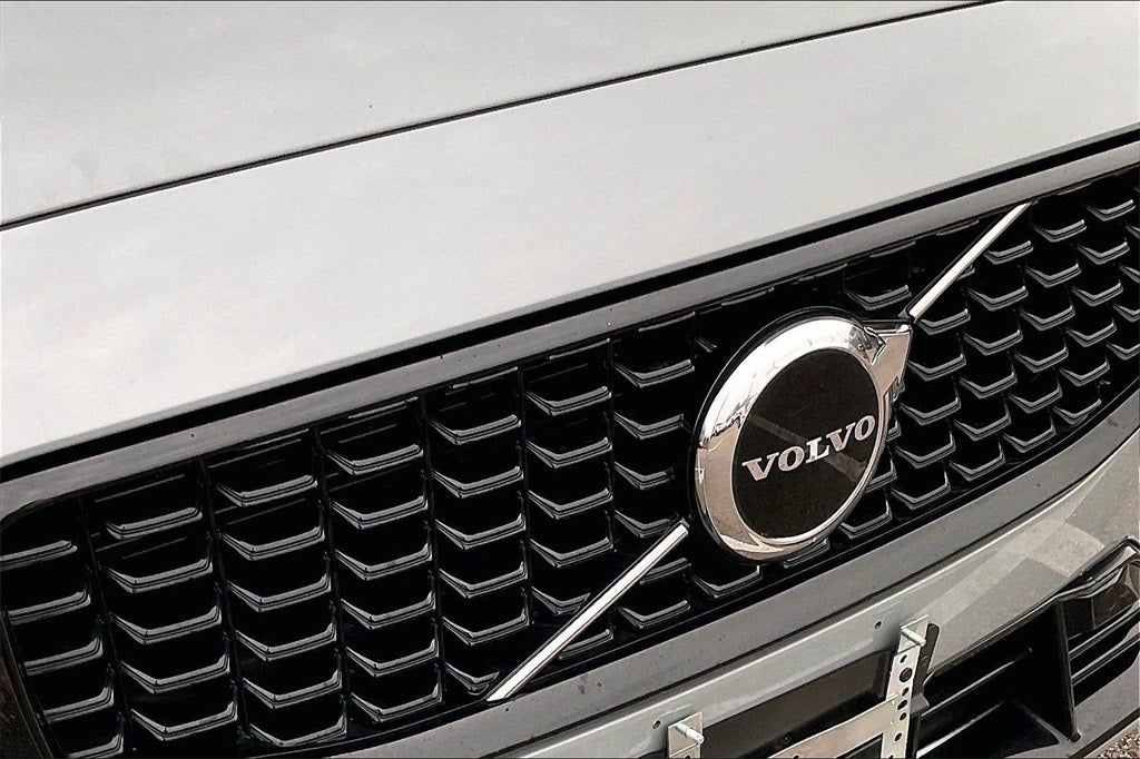 2024 Volvo S60 B5 Core Dark Theme