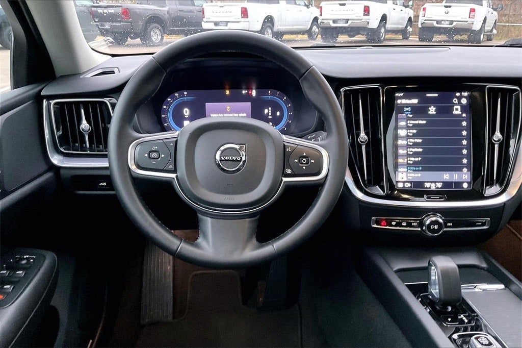 2024 Volvo S60 B5 Core Dark Theme