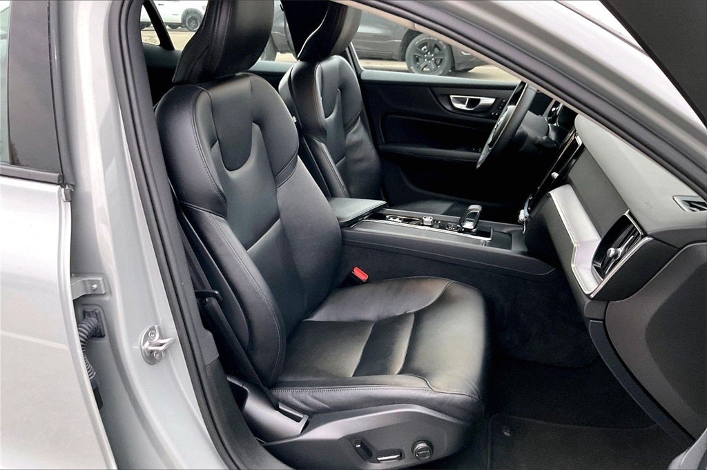 2024 Volvo S60 B5 Core Dark Theme