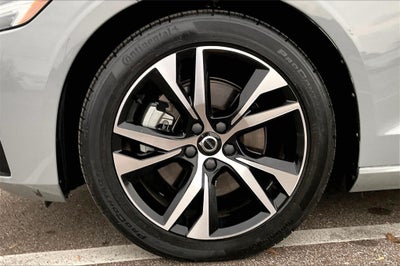 2024 Volvo S60 B5 Core Dark Theme