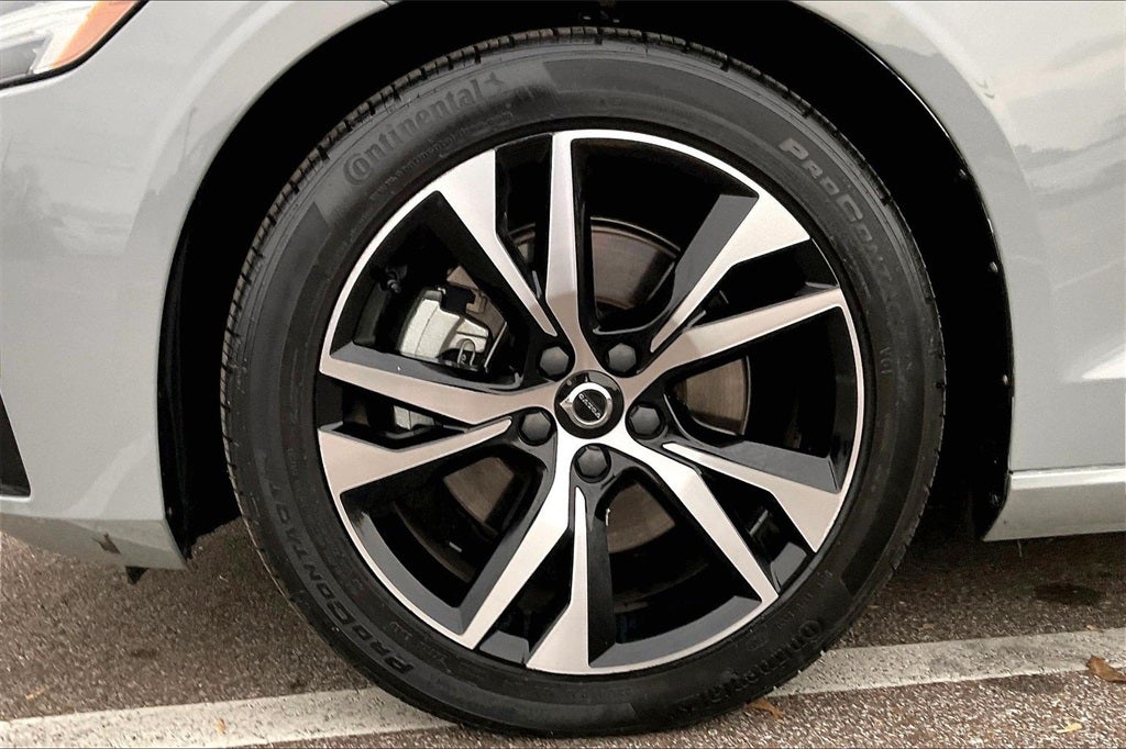 2024 Volvo S60 B5 Core Dark Theme