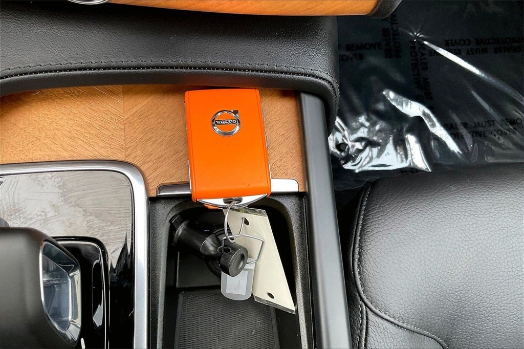 2024 Volvo XC90 B6 Plus Bright Theme