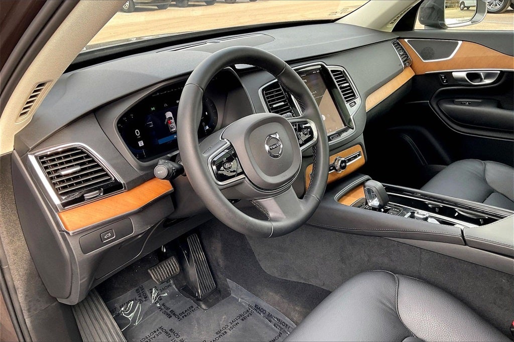 2024 Volvo XC90 B6 Plus Bright Theme