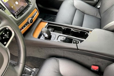 2024 Volvo XC90 B6 Plus Bright Theme