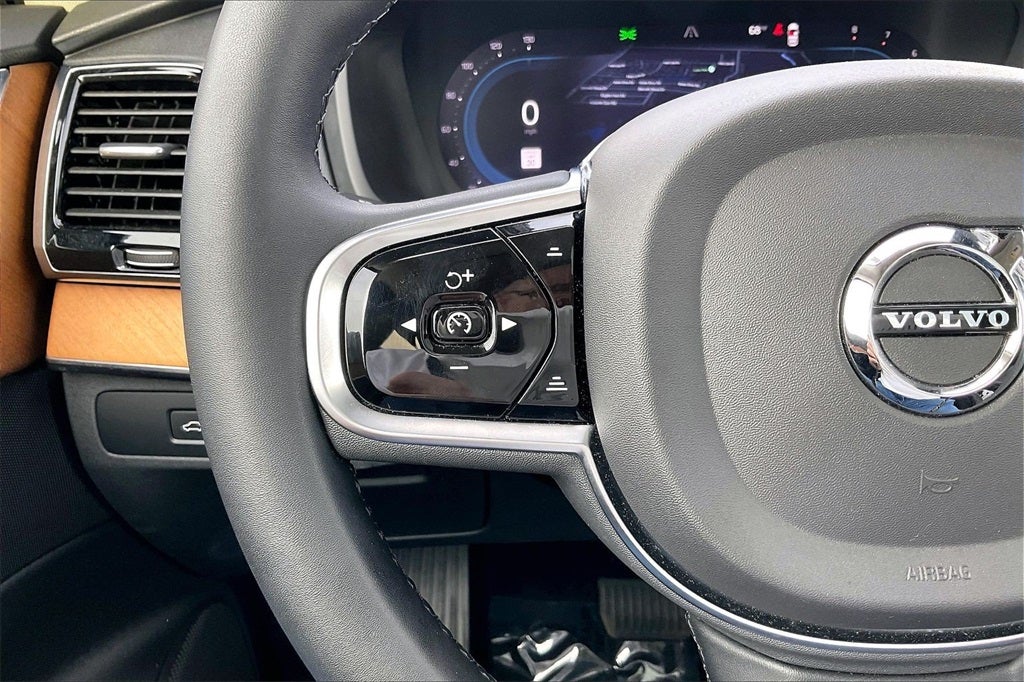 2024 Volvo XC90 B6 Plus Bright Theme