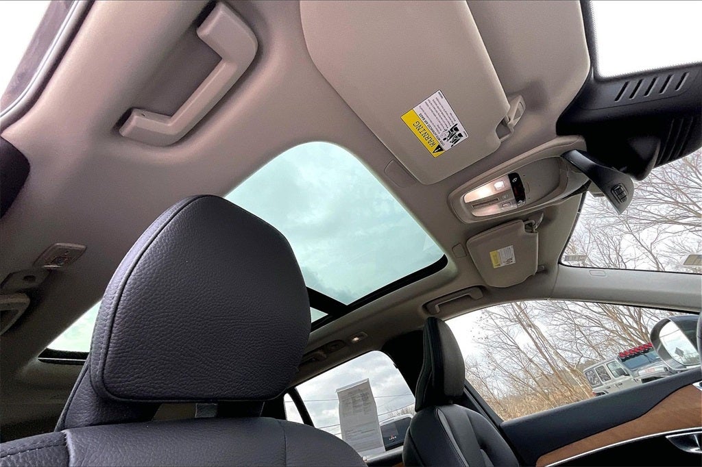 2024 Volvo XC90 B6 Plus Bright Theme