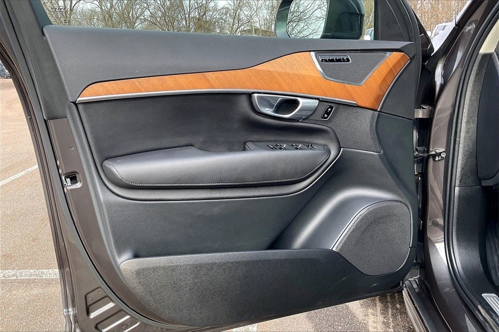 2024 Volvo XC90 B6 Plus Bright Theme