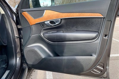 2024 Volvo XC90 B6 Plus Bright Theme