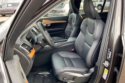 2024 Volvo XC90 B6 Plus Bright Theme
