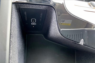 2024 Volvo XC90 B6 Plus Bright Theme