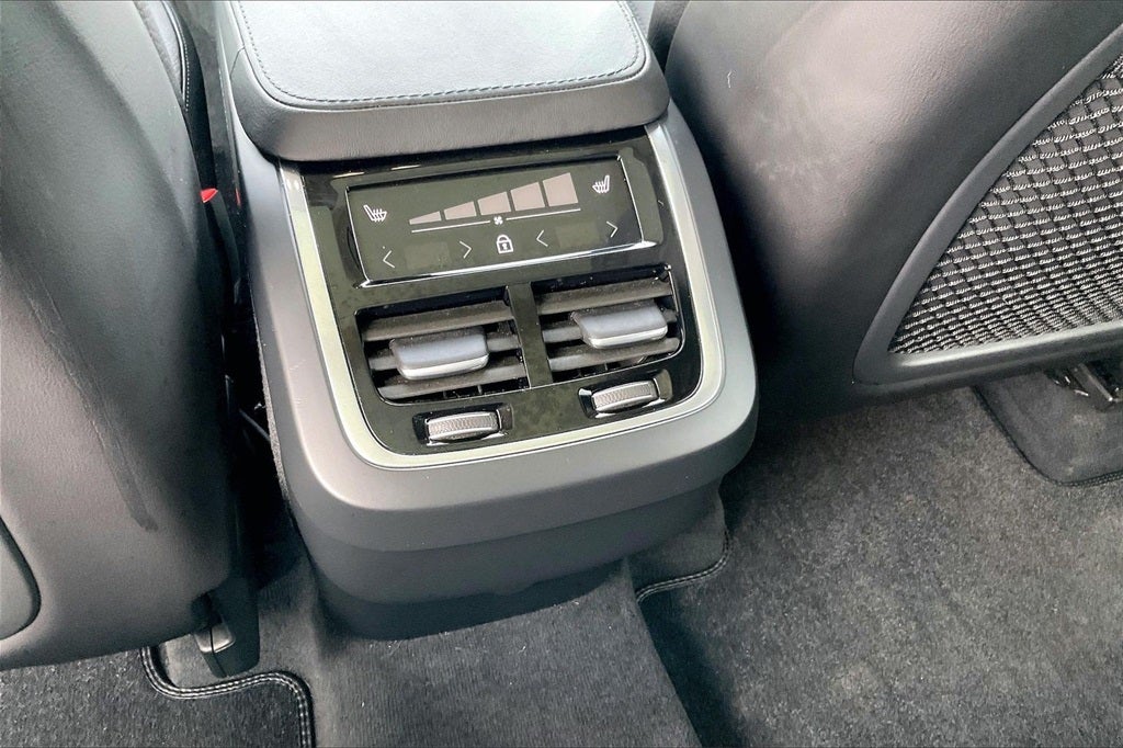 2024 Volvo XC90 B6 Plus Bright Theme