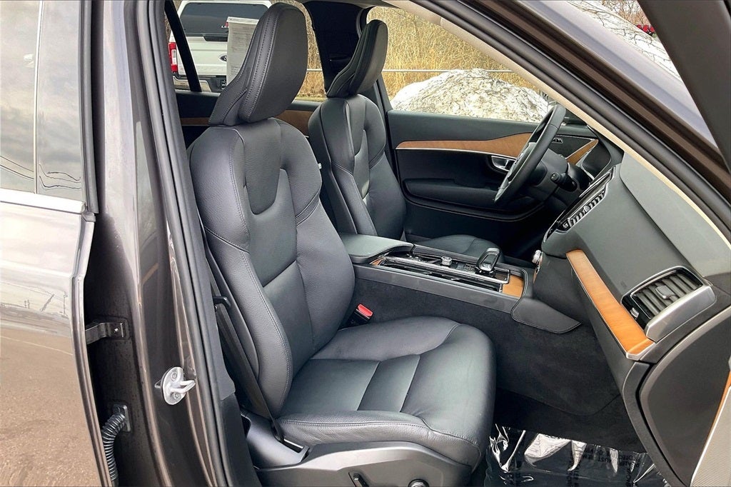 2024 Volvo XC90 B6 Plus Bright Theme