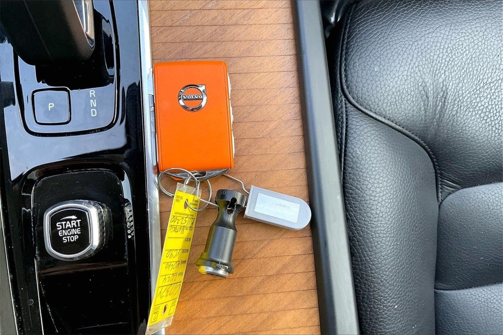 2024 Volvo XC90 B6 Plus Bright Theme