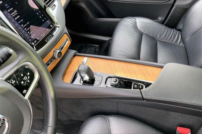 2024 Volvo XC90 B6 Plus Bright Theme