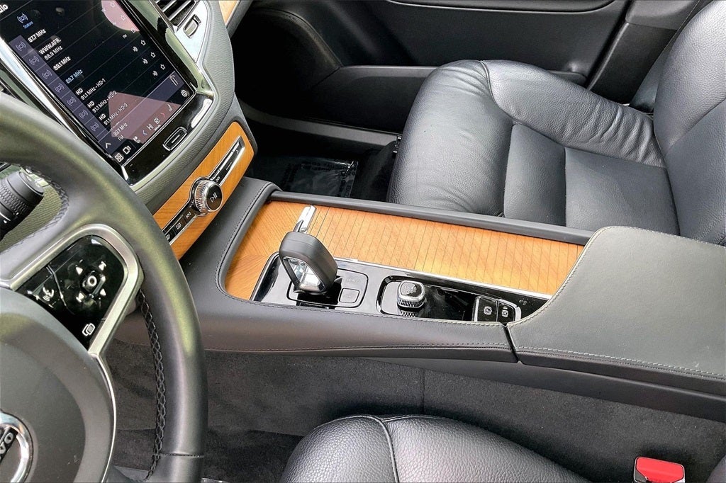 2024 Volvo XC90 B6 Plus Bright Theme