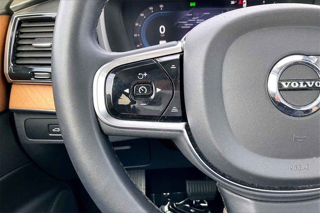 2024 Volvo XC90 B6 Plus Bright Theme