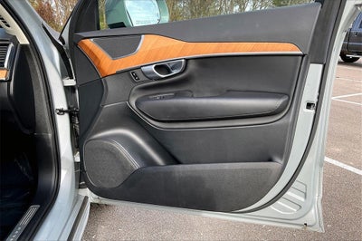 2024 Volvo XC90 B6 Plus Bright Theme