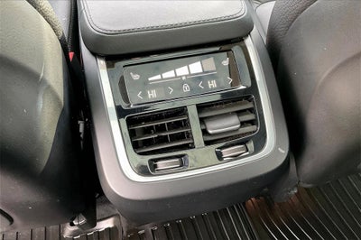 2024 Volvo XC90 B6 Plus Bright Theme