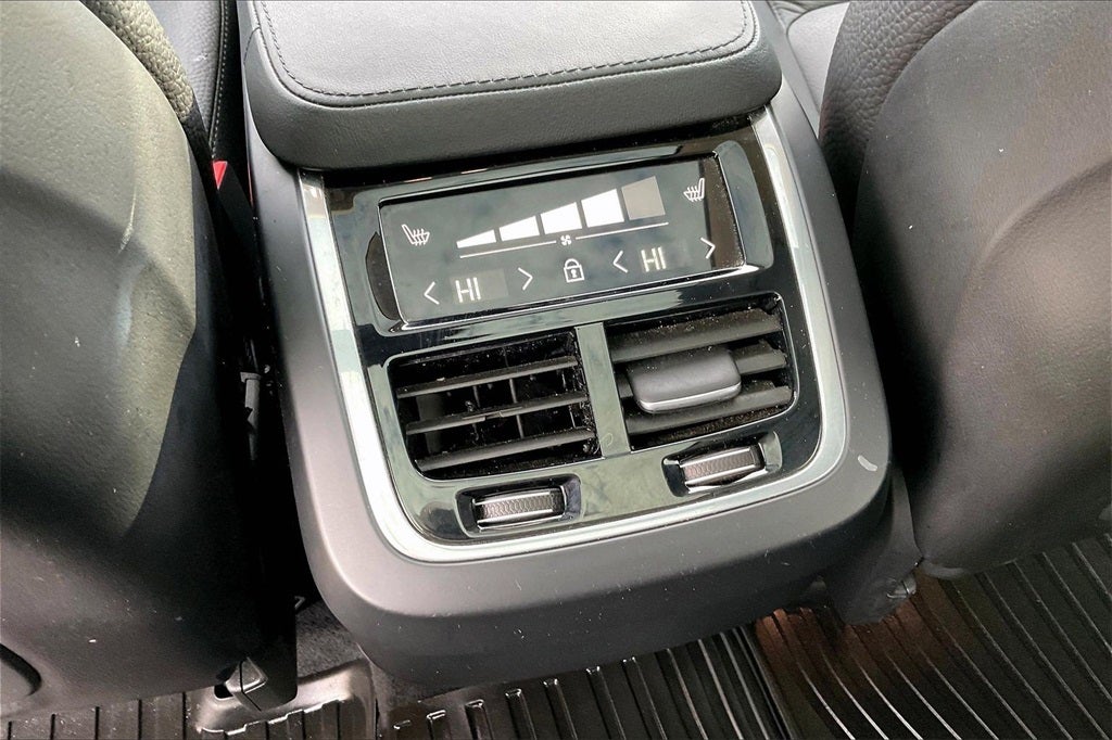 2024 Volvo XC90 B6 Plus Bright Theme