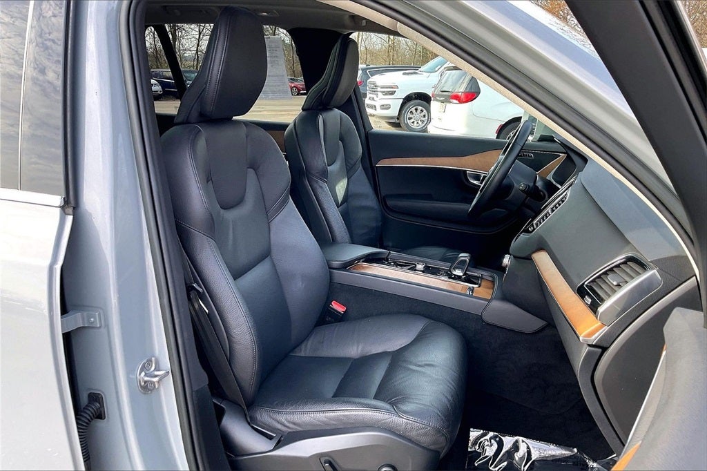 2024 Volvo XC90 B6 Plus Bright Theme