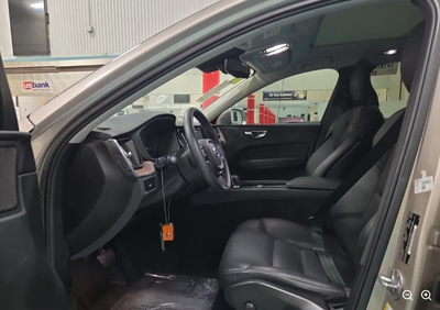 2023 Volvo XC60 B5 Plus Bright Theme
