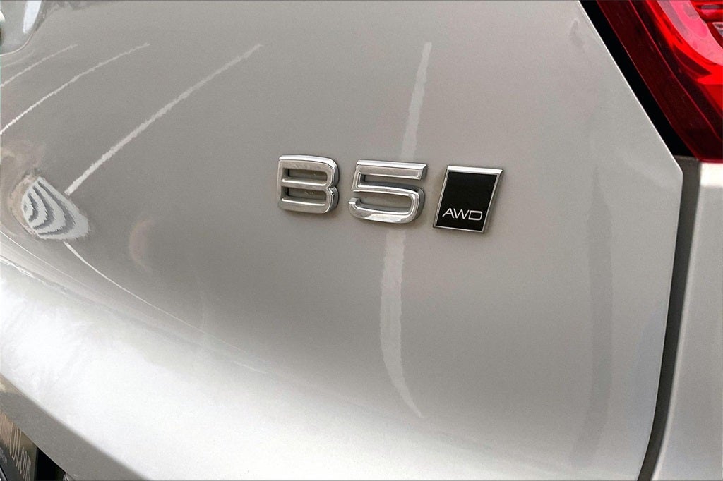 2024 Volvo XC40 B5 Core