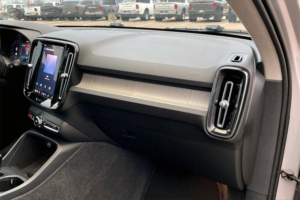 2024 Volvo XC40 B5 Core