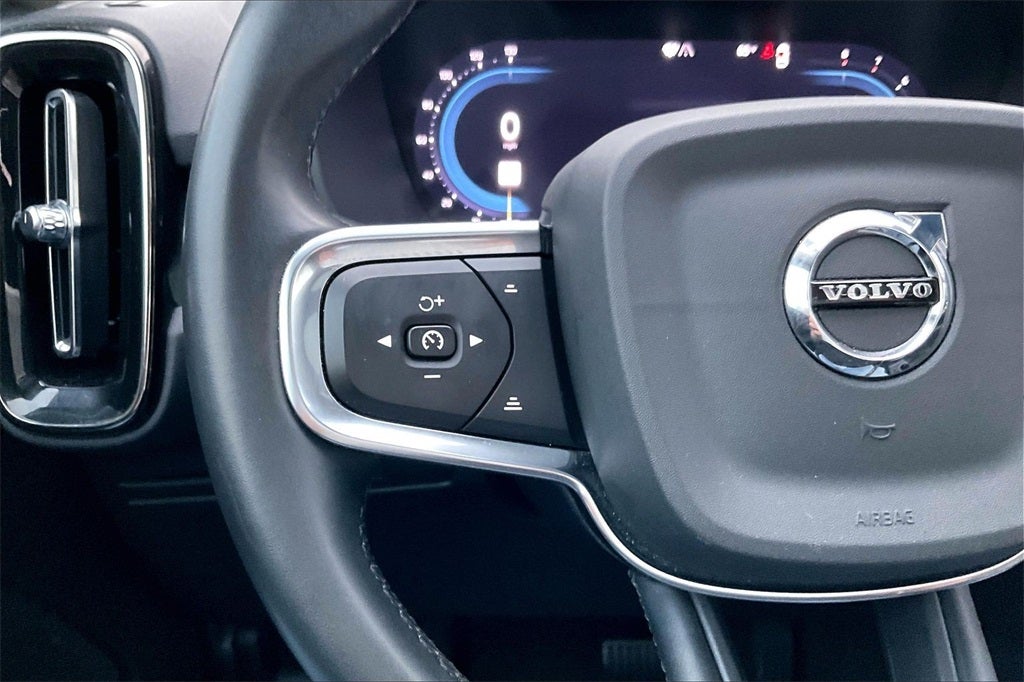 2024 Volvo XC40 B5 Core