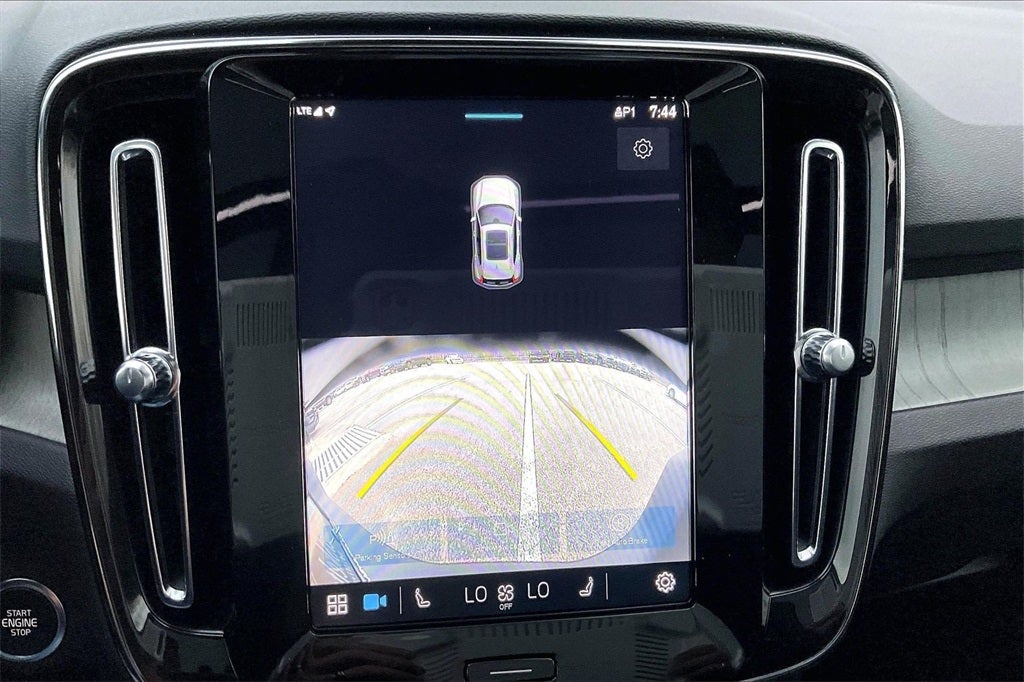 2024 Volvo XC40 B5 Core